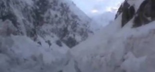 lavina v gorah Tajikistana