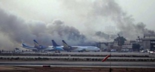 Талибы напали на пакистанский аэропорт Карачи 